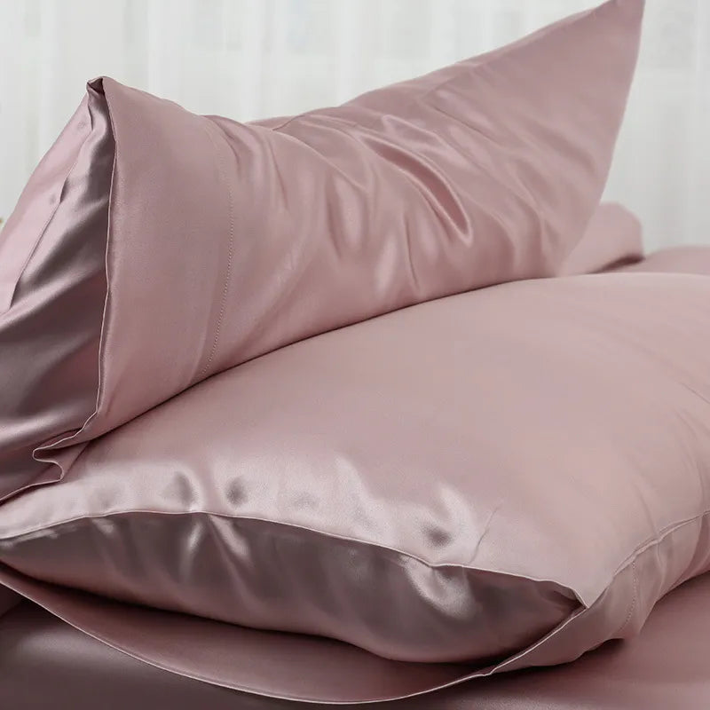 Tyynyliina 100 % mulberry-silkkiä – lempeä iholle ja hiuksille