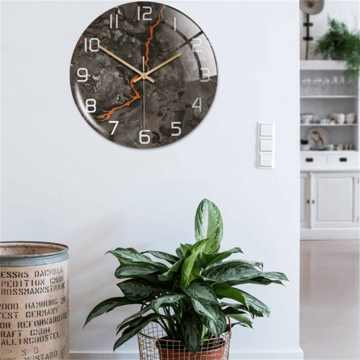 Tyylikäs marmorivaikutelmainen seinäkello – MarbleTime