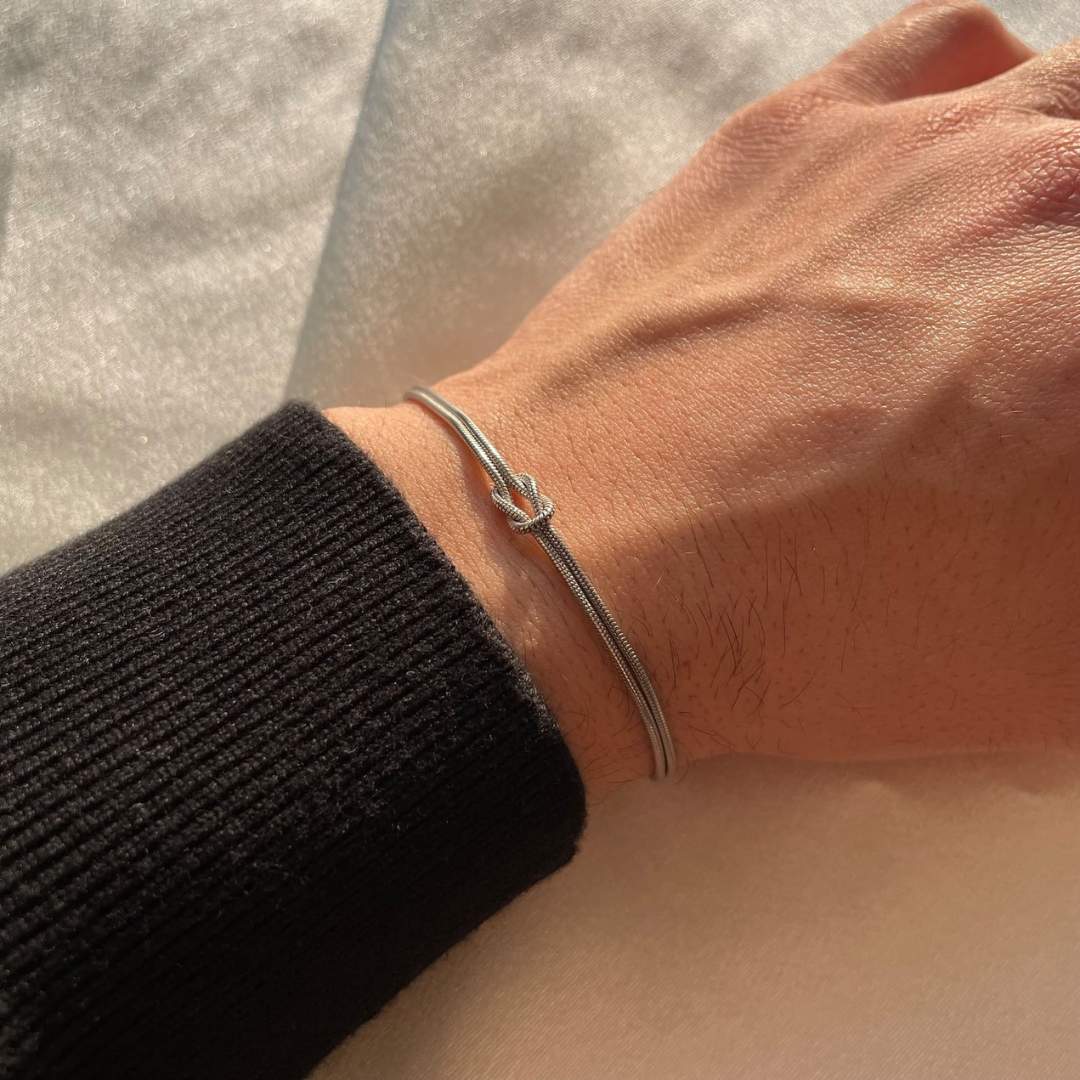 Elva minimalistinen solmurannekoru