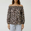 Off-Shoulder Leppardikuosisella Bluusi