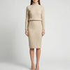 Pitkähihaista turtleneck midi-mekkoa