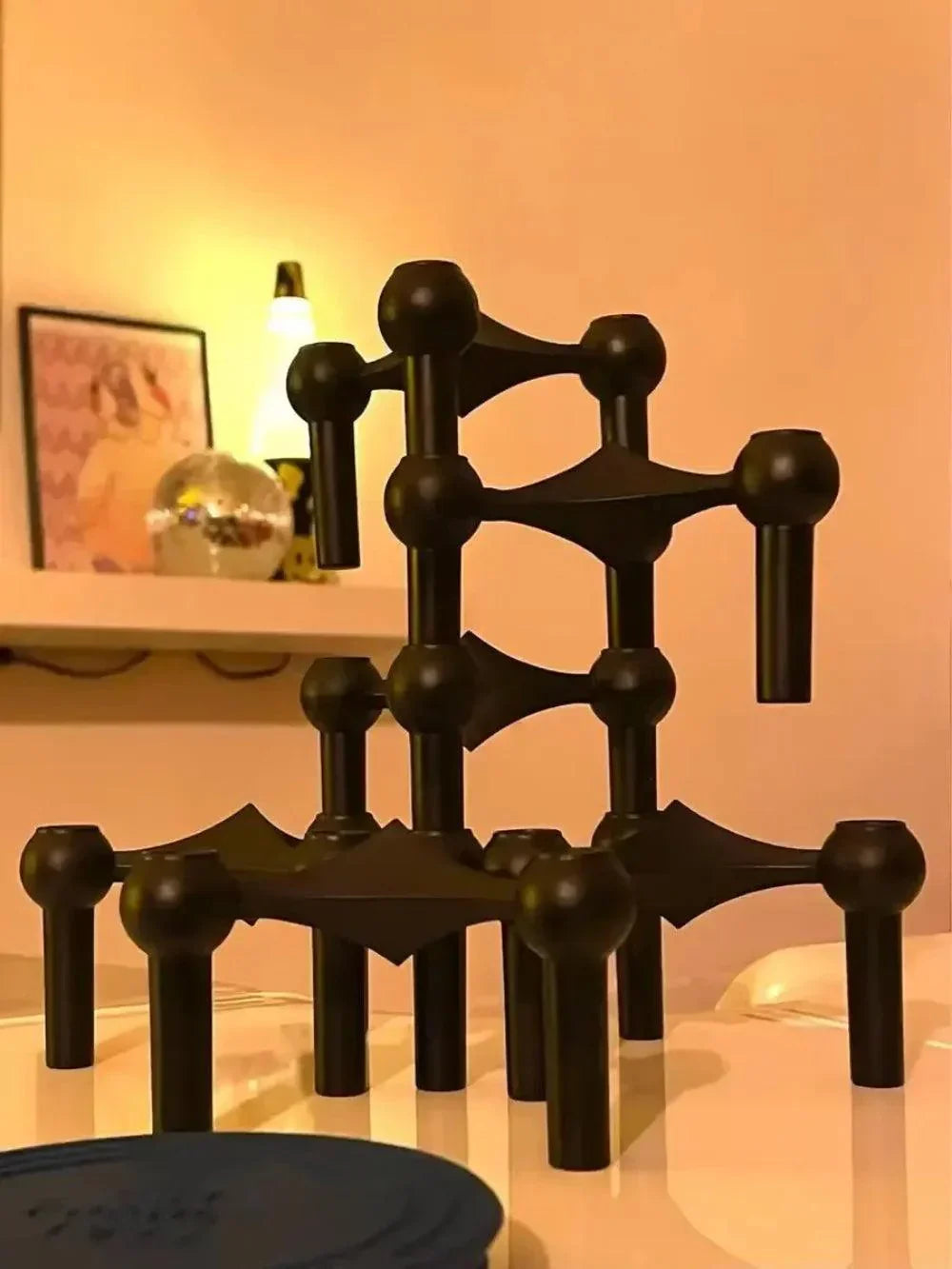Modulaarinen kynttilänjalka moderniin sisustukseen