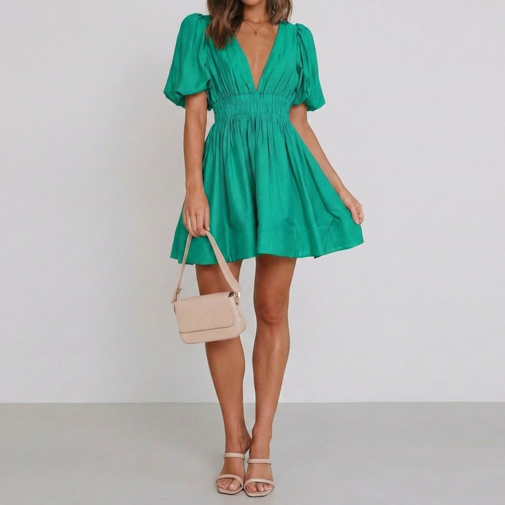 Elegantti ja virtaava mini mekko